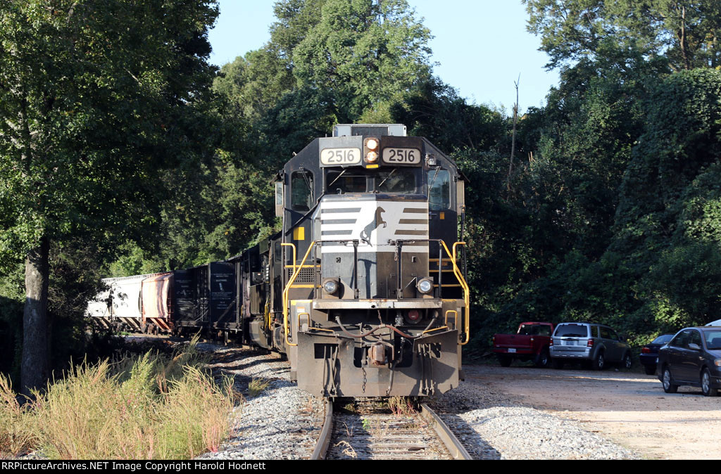 NS 2516 leads a train held just south of Glenwood Yard